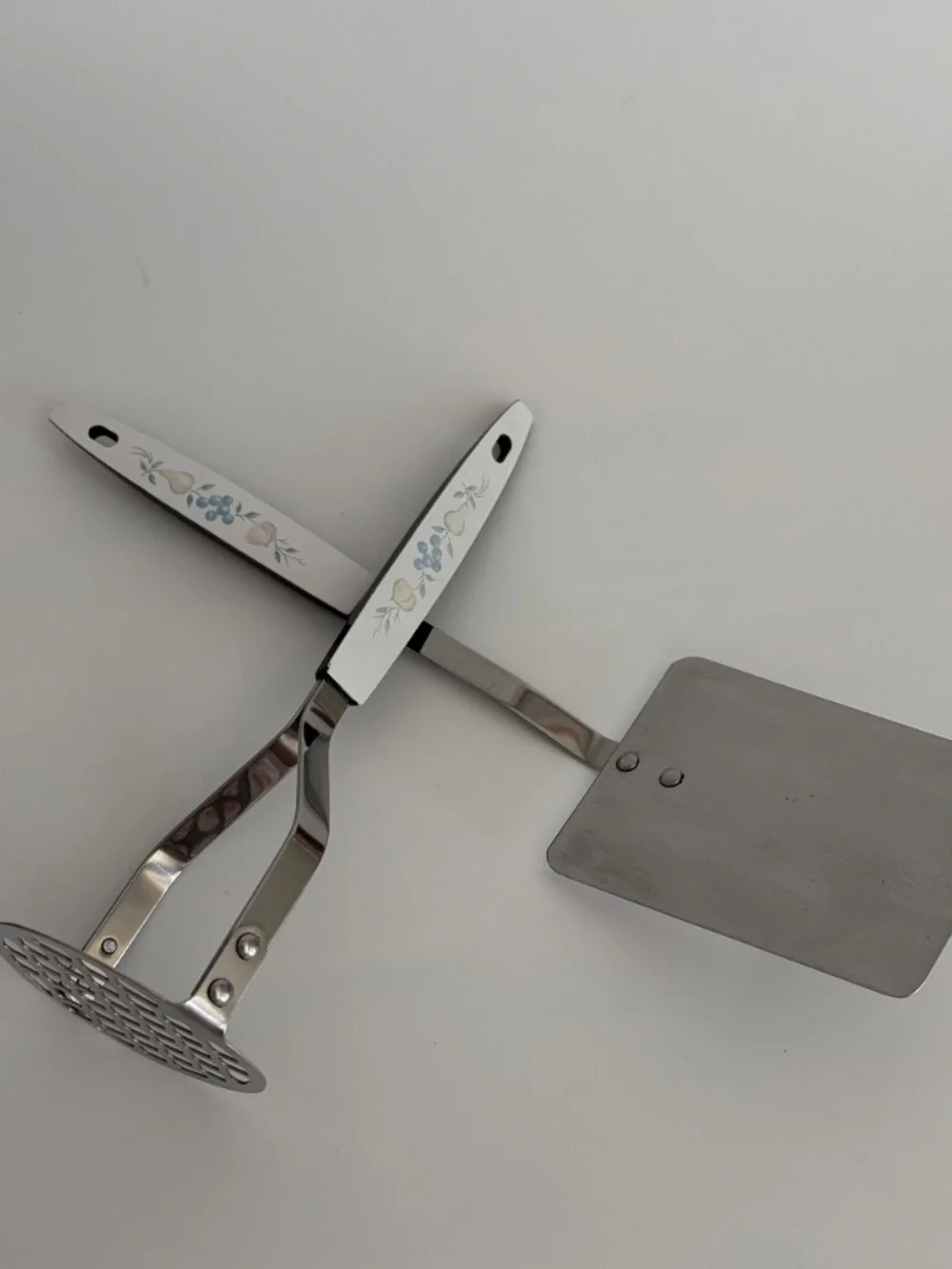 Vintage White Blueberry & Pear Pattern Stainless Steel Potato Masher & Spatula